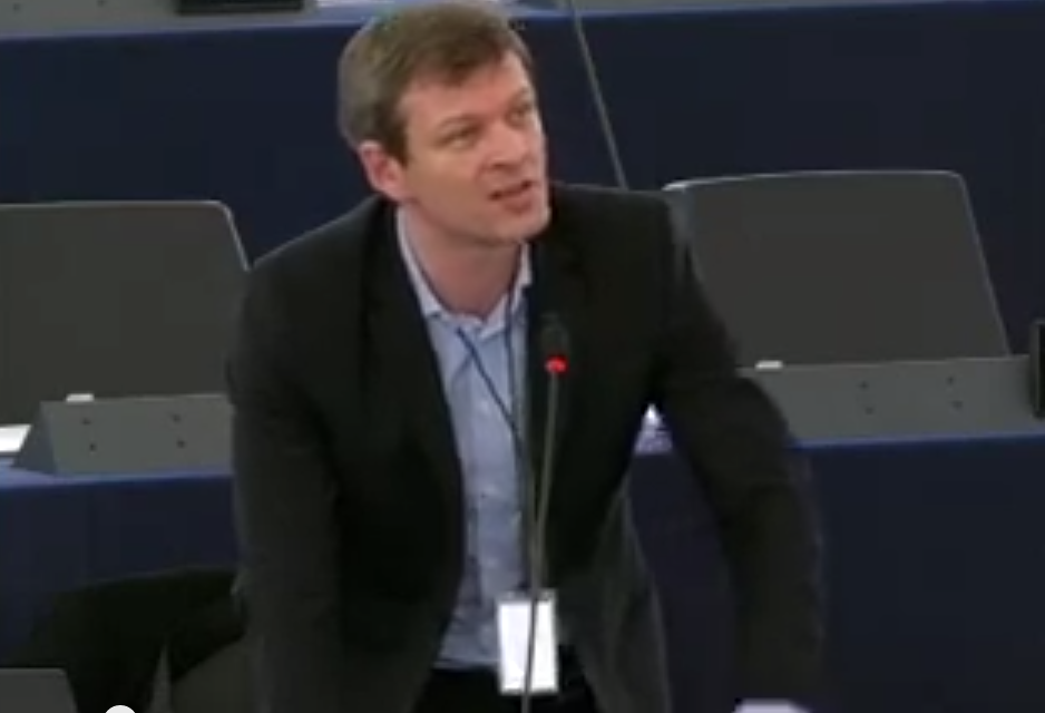 Guillaume Balas présente son rapport contre le dumping social