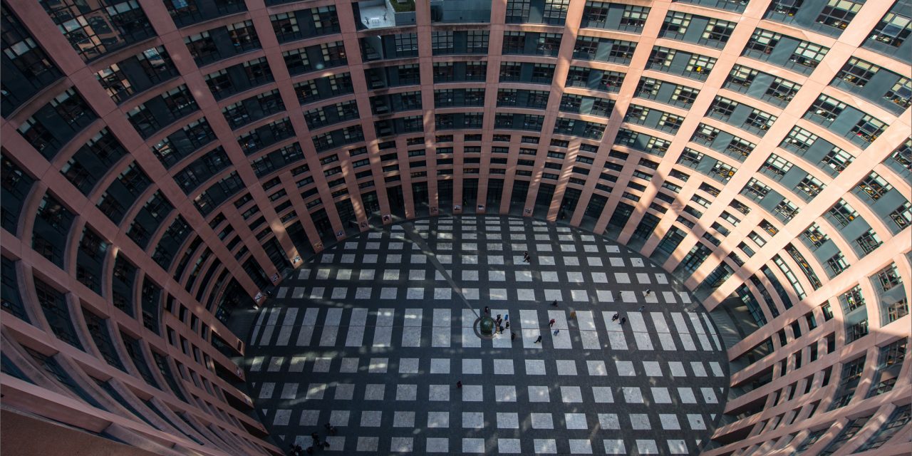 Implant files : des lacunes dénoncées de longue date au Parlement européen