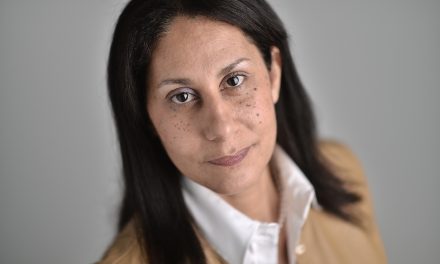 Travailleurs des plateformes numériques : des élus européens de gauche accueillent à Bruxelles les marcheurs de « La grande livraison »